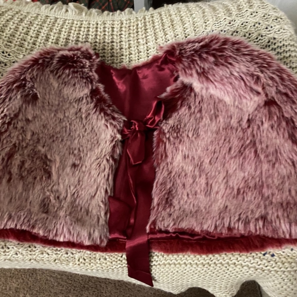 Faux fur shrug - Picture 3 of 3